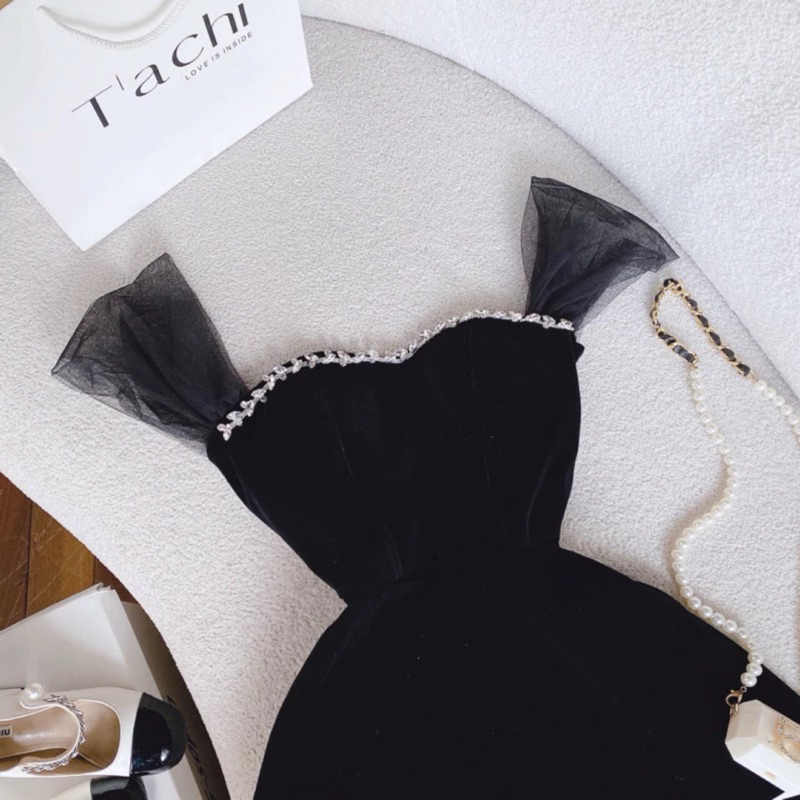 Đầm Nhung Đen Tay Voan Đính Đá Ngực