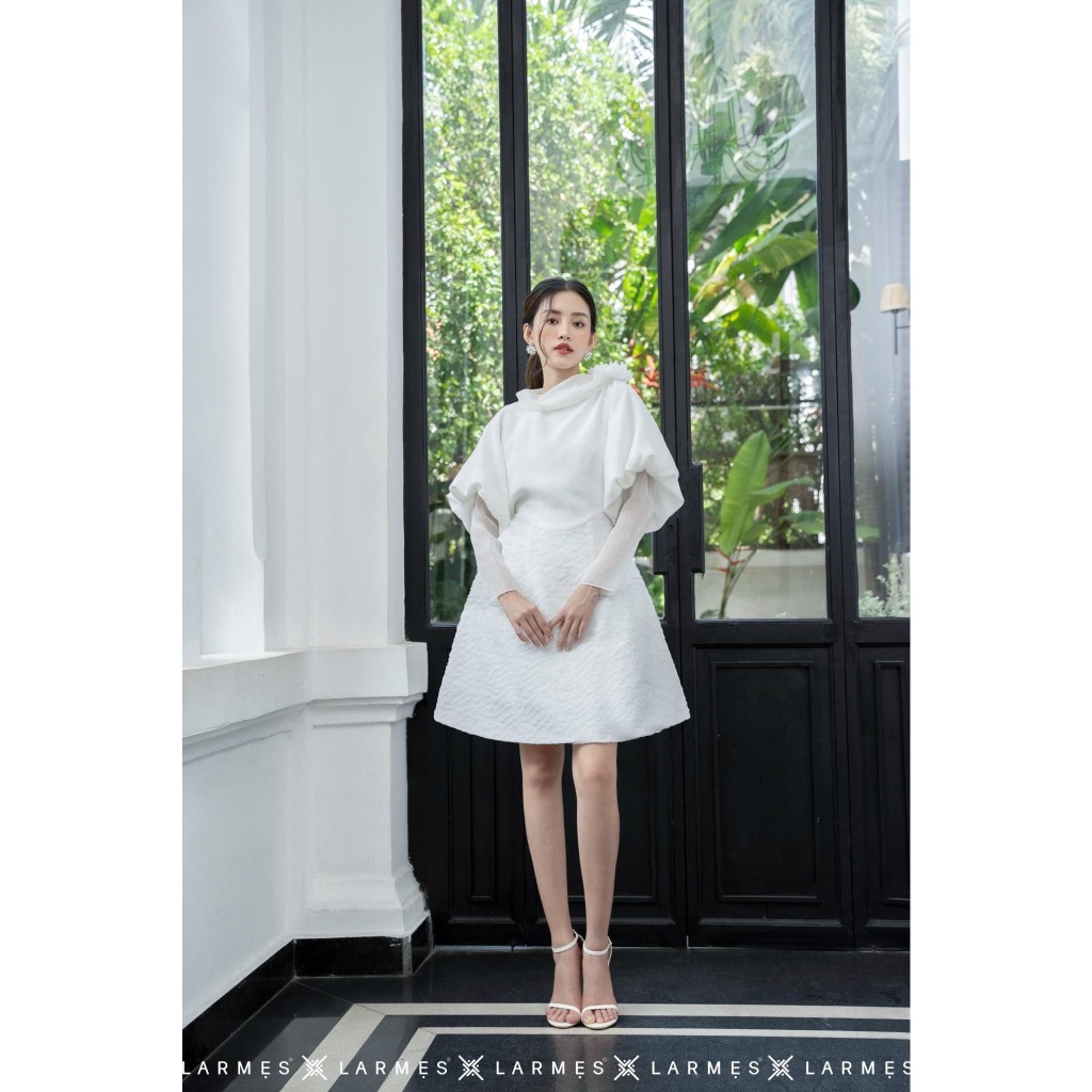 LARMES - Đầm ngắn tay dài Egan