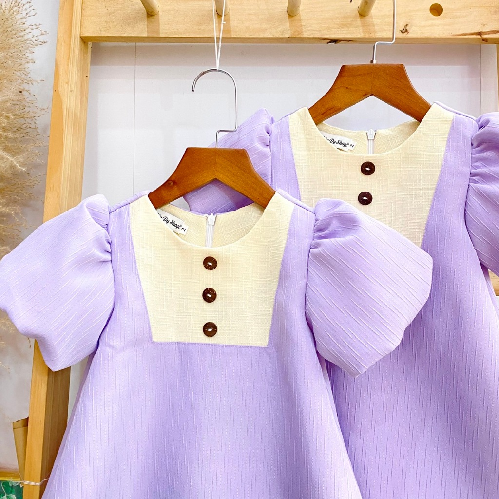 Váy A tay phồng đính nút phối màu mặc sang