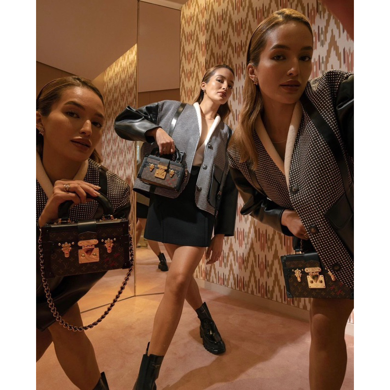 Túi cốp viền đinh quai xách new hoa nâu hàng bản đẹp da thật, chi tiết like auth