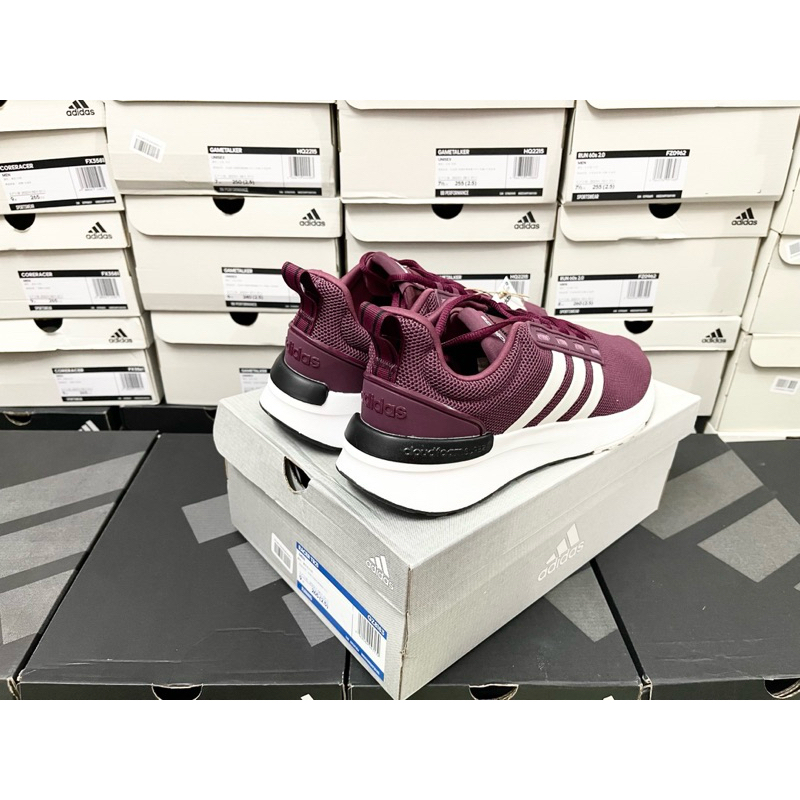 Giày Adidas full box, có mail mua hàng. Hàng có sẵn, bay size nhanh nên các ace chốt nhanh ạ