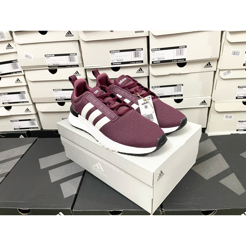 Giày Adidas full box, có mail mua hàng. Hàng có sẵn, bay size nhanh nên các ace chốt nhanh ạ