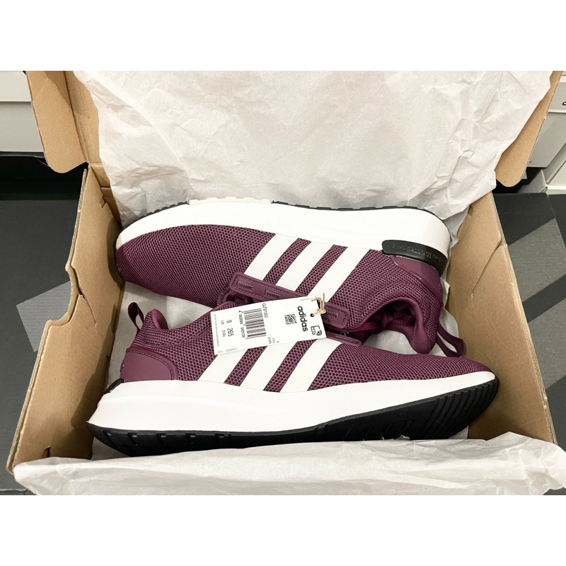 Giày Adidas full box, có mail mua hàng. Hàng có sẵn, bay size nhanh nên các ace chốt nhanh ạ