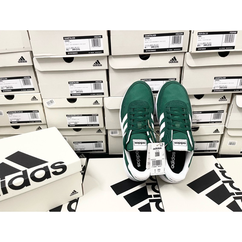 Giày Adidas full box, có mail mua hàng. Hàng có sẵn, bay size nhanh nên các ace chốt nhanh ạ