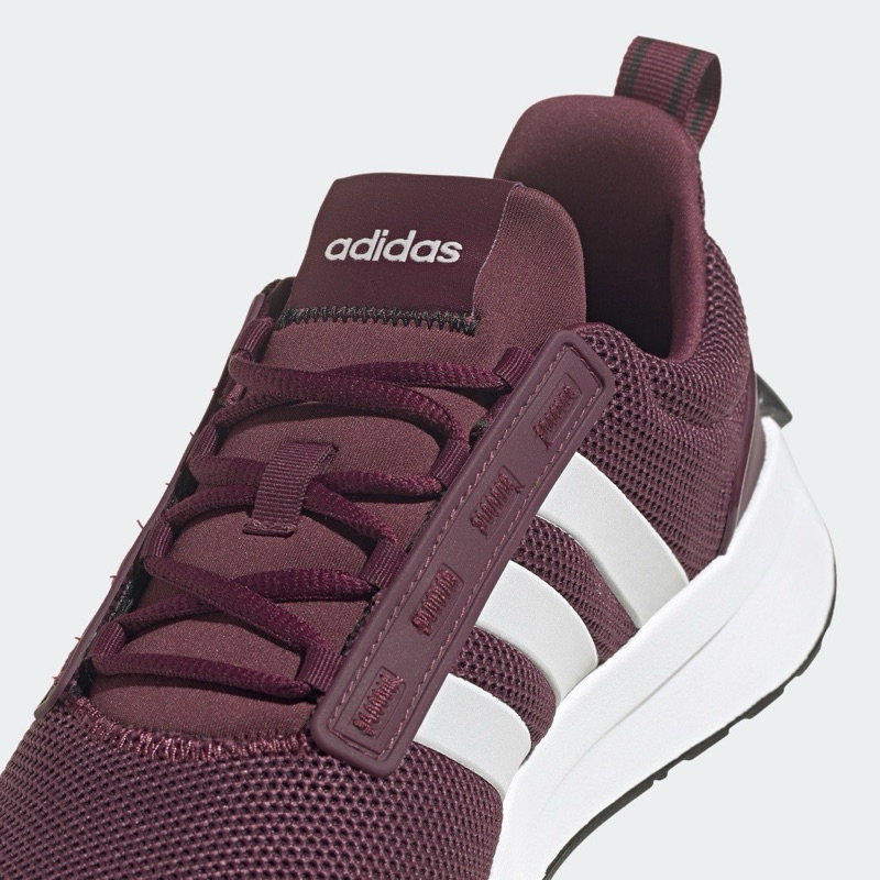Giày Adidas full box, có mail mua hàng. Hàng có sẵn, bay size nhanh nên các ace chốt nhanh ạ