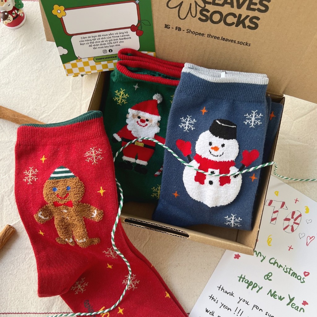 Tất vớ Giáng sinh cổ cao HO HO HO, họa tiết bông xù các nhân vật Noel - Nhập khẩu Hàn Quốc