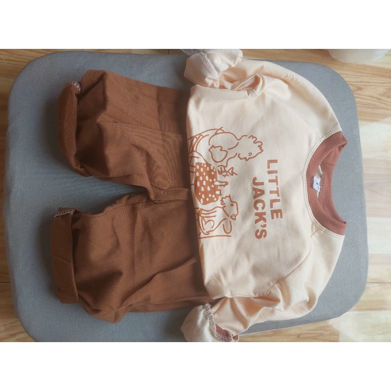 Sét kaki phối áo da cá