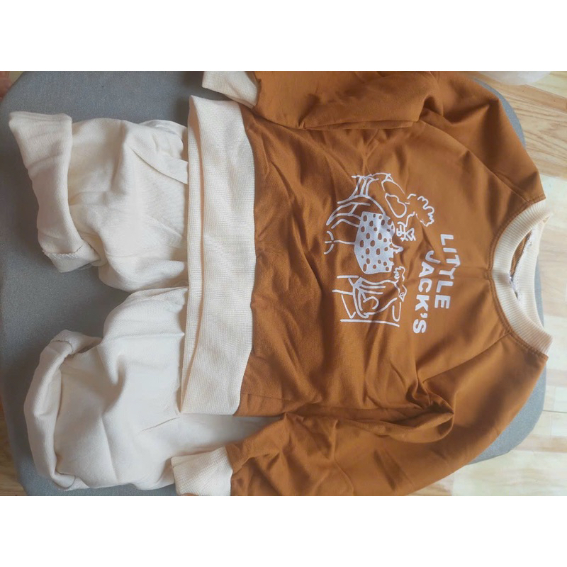 Sét kaki phối áo da cá