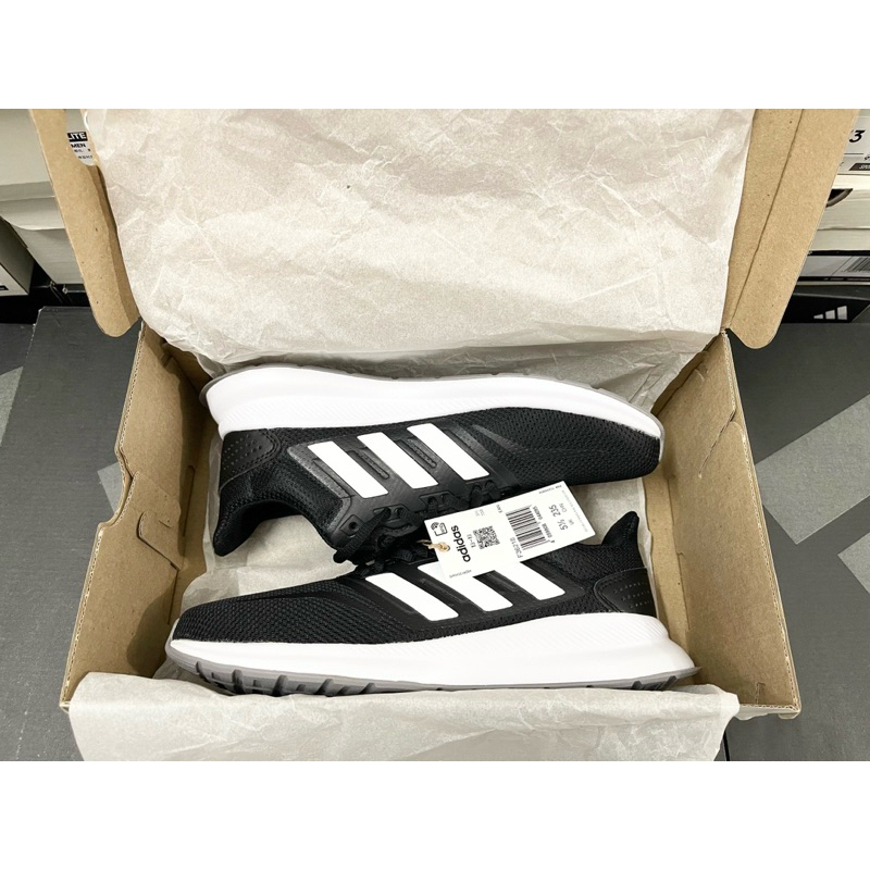 Giày Adidas full box, có mail mua hàng. Hàng có sẵn, bay size nhanh nên các ace chốt nhanh ạ