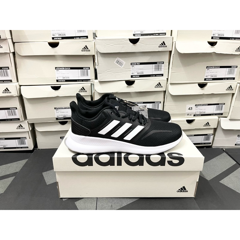 Giày Adidas full box, có mail mua hàng. Hàng có sẵn, bay size nhanh nên các ace chốt nhanh ạ