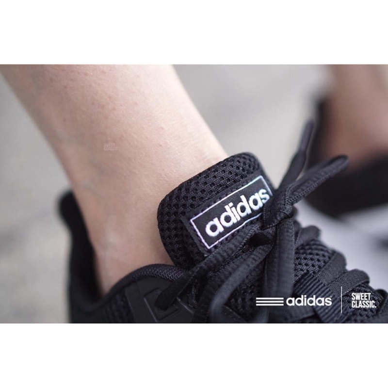 Giày Adidas full box, có mail mua hàng. Hàng có sẵn, bay size nhanh nên các ace chốt nhanh ạ