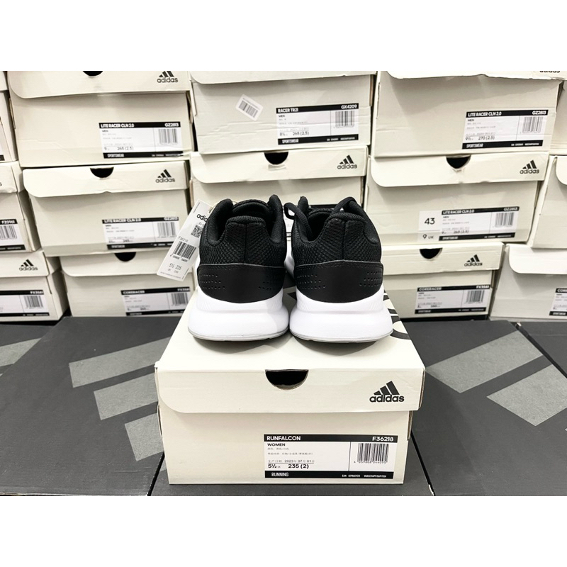 Giày Adidas full box, có mail mua hàng. Hàng có sẵn, bay size nhanh nên các ace chốt nhanh ạ