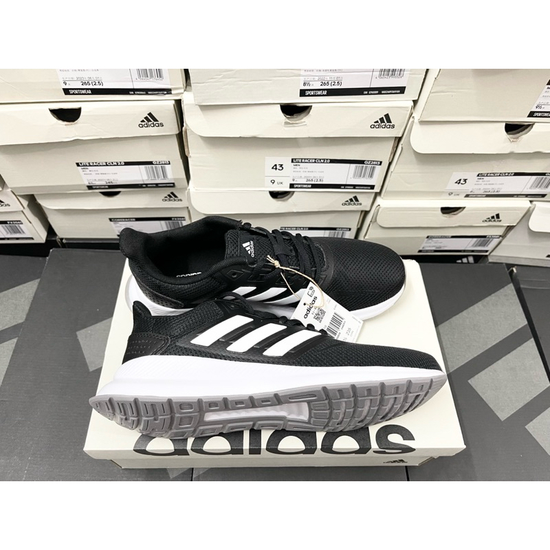 Giày Adidas full box, có mail mua hàng. Hàng có sẵn, bay size nhanh nên các ace chốt nhanh ạ