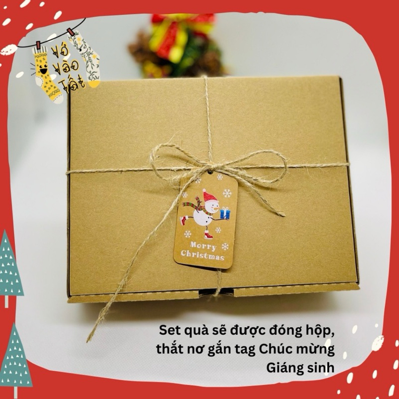 Set quà Giáng sinh gồm KHĂN GẤU NOEL, QUẢ CẦU VỚ, LỊCH MINI - GỒM HỘP KRAFT GIẤY LÓT