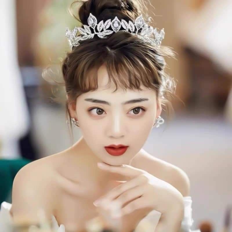 Cài vương niệm cho cô dâu xinh