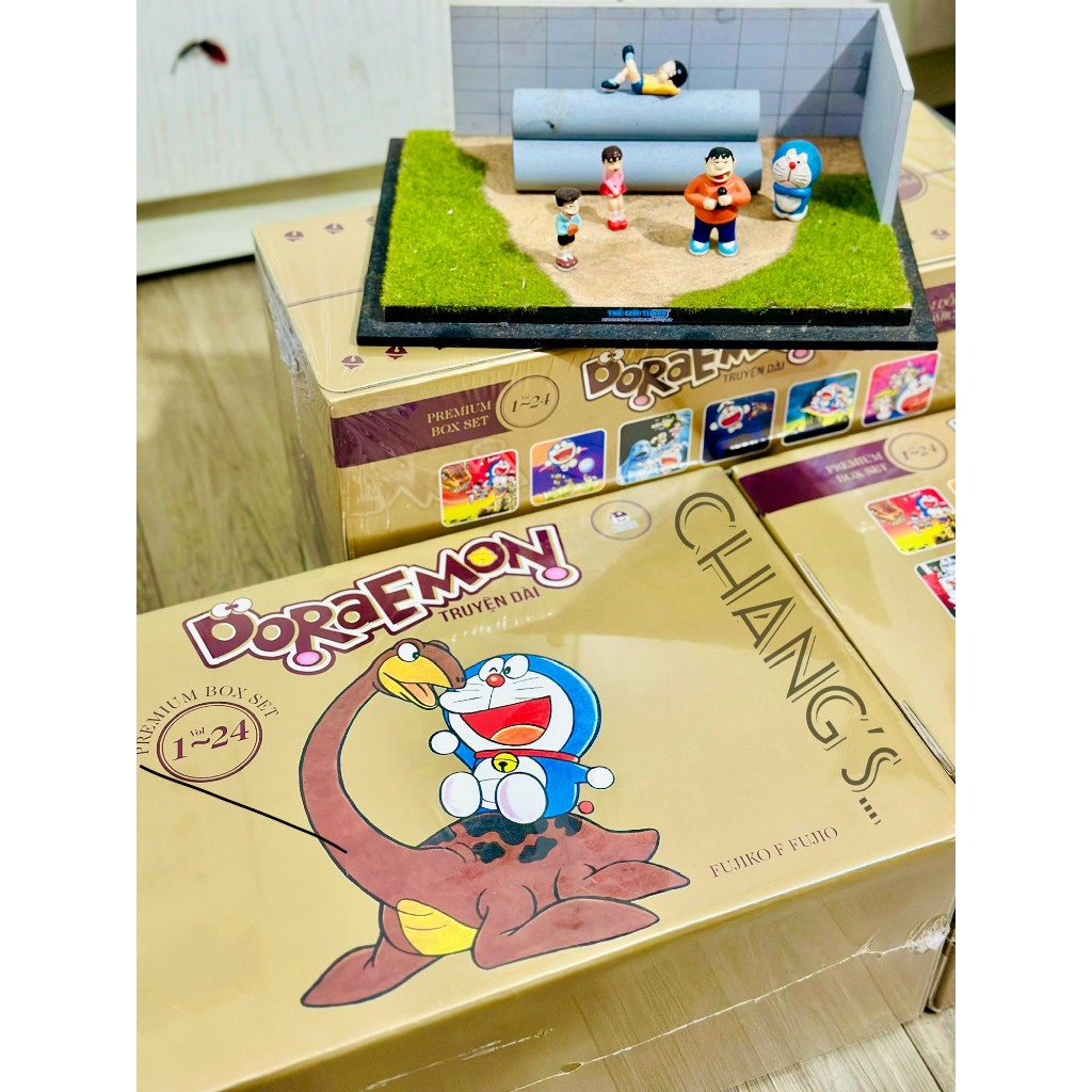 Truyện tranh Premium Boxset Doraemon Truyện Dài (Bộ 24 Tập) - Tặng Kèm 24 Tấm Bọc Bảo Vệ Sách + Set 