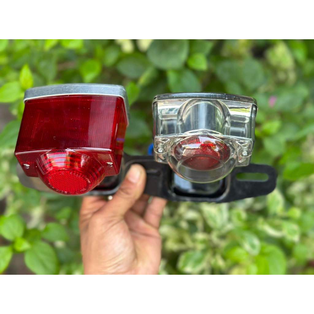 Đèn hậu xe 66 y zin có cóc đèn lái. Dành cho các dòng xe 67 - 68 - CD - CL