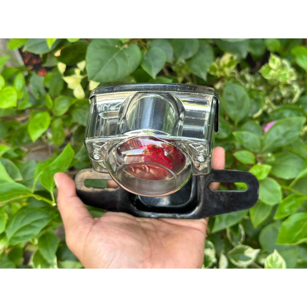 Đèn hậu xe 66 y zin có cóc đèn lái. Dành cho các dòng xe 67 - 68 - CD - CL