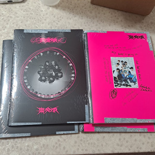  Có sẵn  Album Rockstar nguyên seal của Straykids 