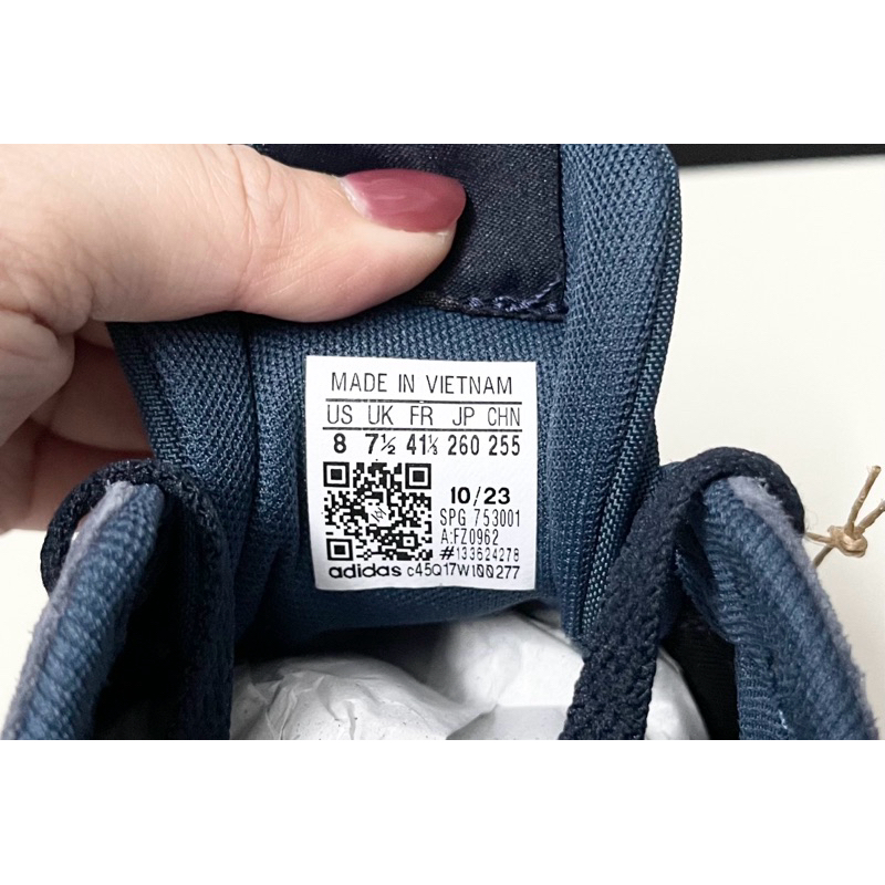 - Giày thể thao Adidas FZ0962