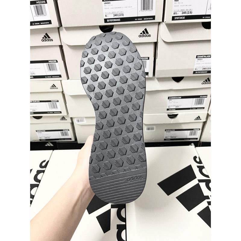 - Giày thể thao Adidas FZ0962