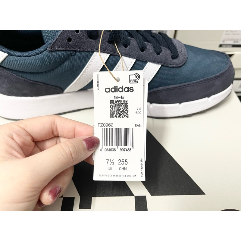 - Giày thể thao Adidas FZ0962