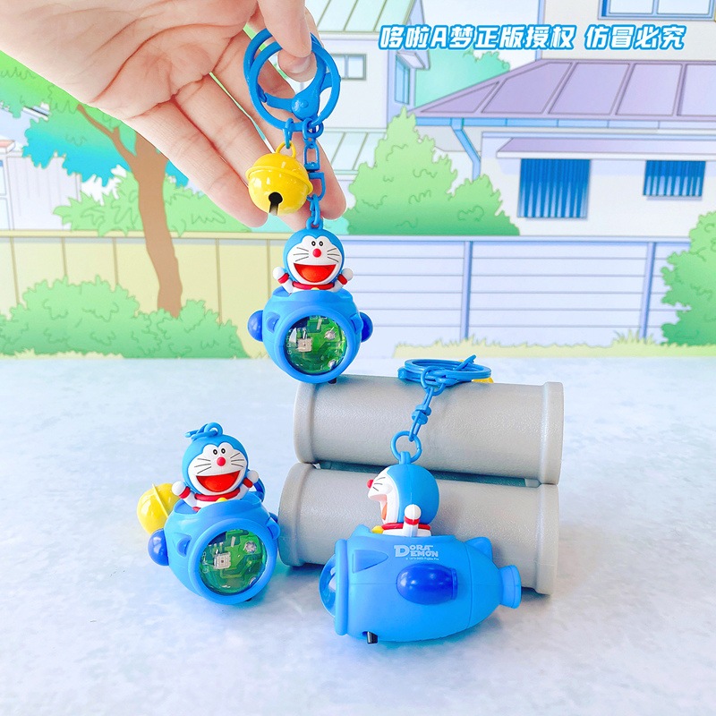 Móc khoá Doraemon phi thuyền có đèn pin chiếu sáng đổi màu