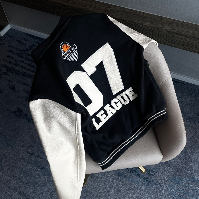 ÁO VARSITY SEVENTOWN BASKETBALL BLACK