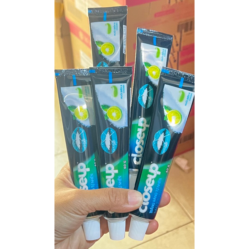 Kem Đánh Răng Closeup Trắng Răng Muối Biển & Chanh - Hộp tặng mẫu 60g