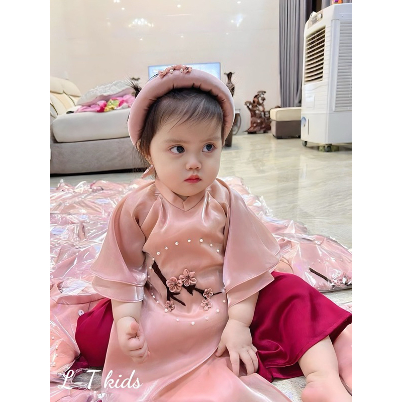 Set Áo dài cách tân kèm mấn tơ 4 tà đính hoa đào dập ngọc cho bé gái