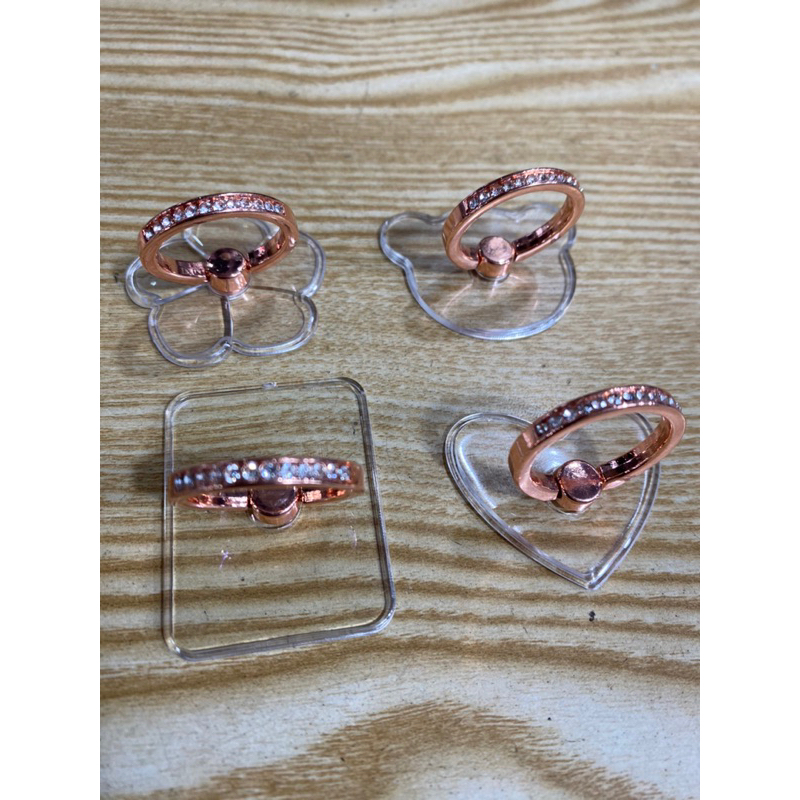 Iring nhẫn dựng điện thoại trong suốt đính đá