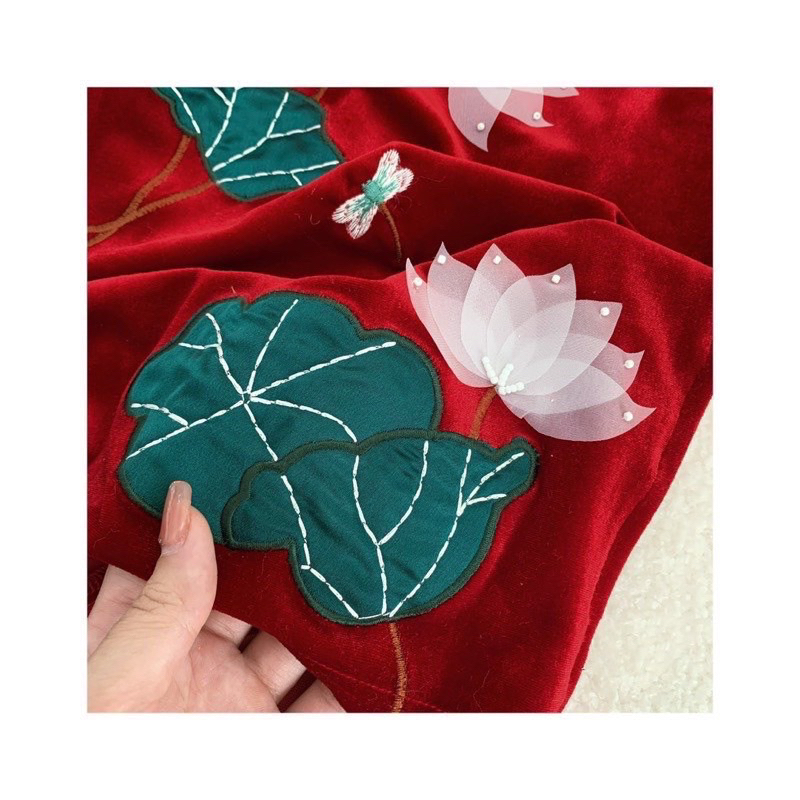 Áo dài nhung hoa sen đính kết thủ công bé gái