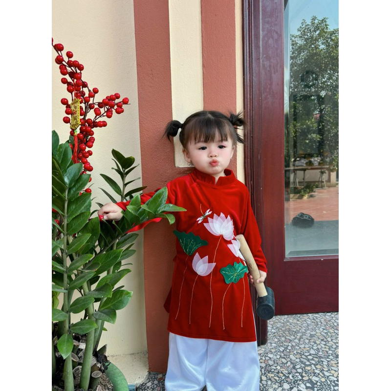 Áo dài nhung hoa sen đính kết thủ công bé gái