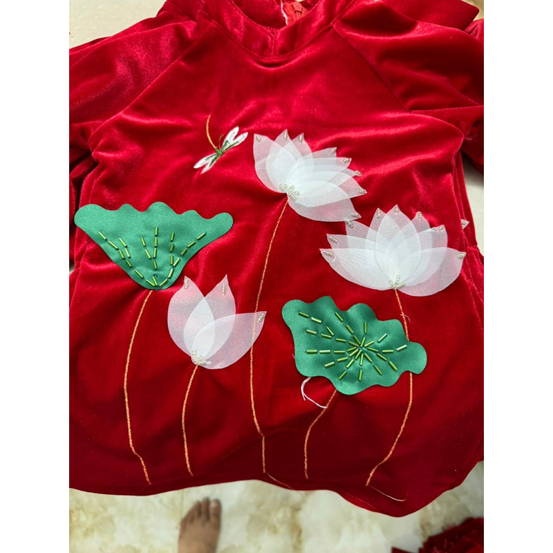 Áo dài nhung hoa sen đính kết thủ công bé gái