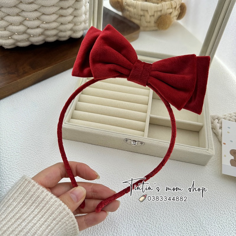 Váy len tăm đỏ cổ hoa thêu cho bé gái