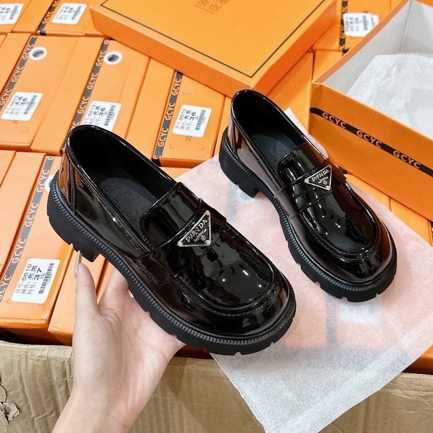  Giày Moca Nữ Tag Bạc Mũi Tròn Da Bóng Đế Cao 4cm Hàng Đẹp Fullbox 