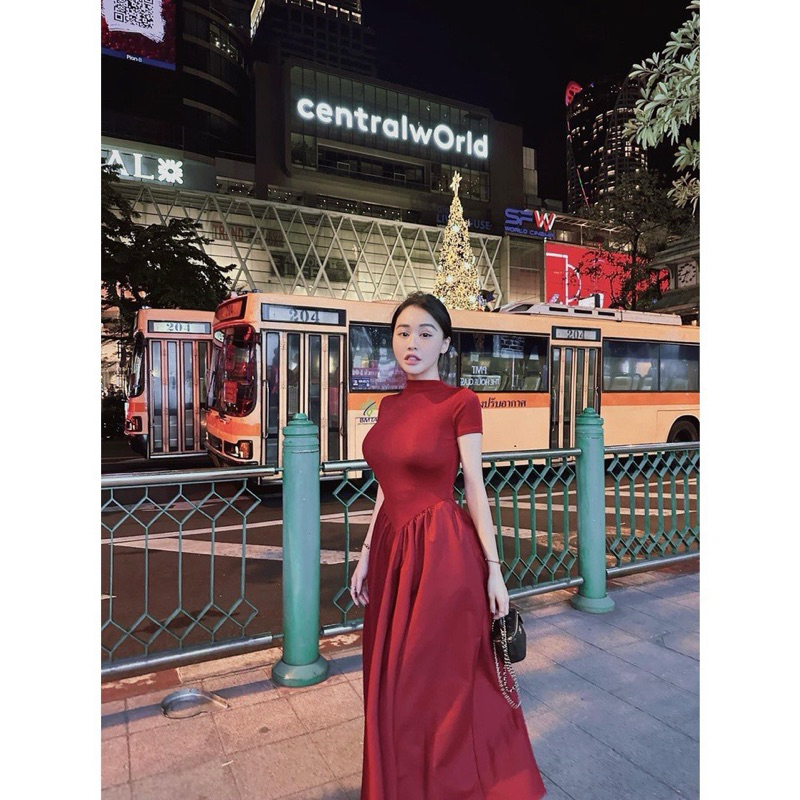 Đầm xòe cổ lọ