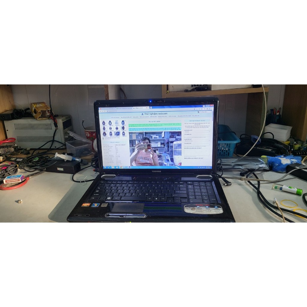 Laptop Toshiba 17in, model : L555D-S7005 pin mới có sạc