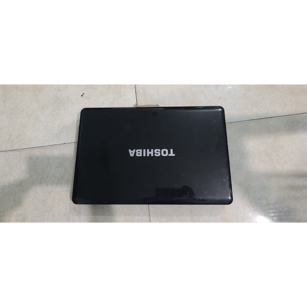 Laptop Toshiba 17in, model : L555D-S7005 pin mới có sạc