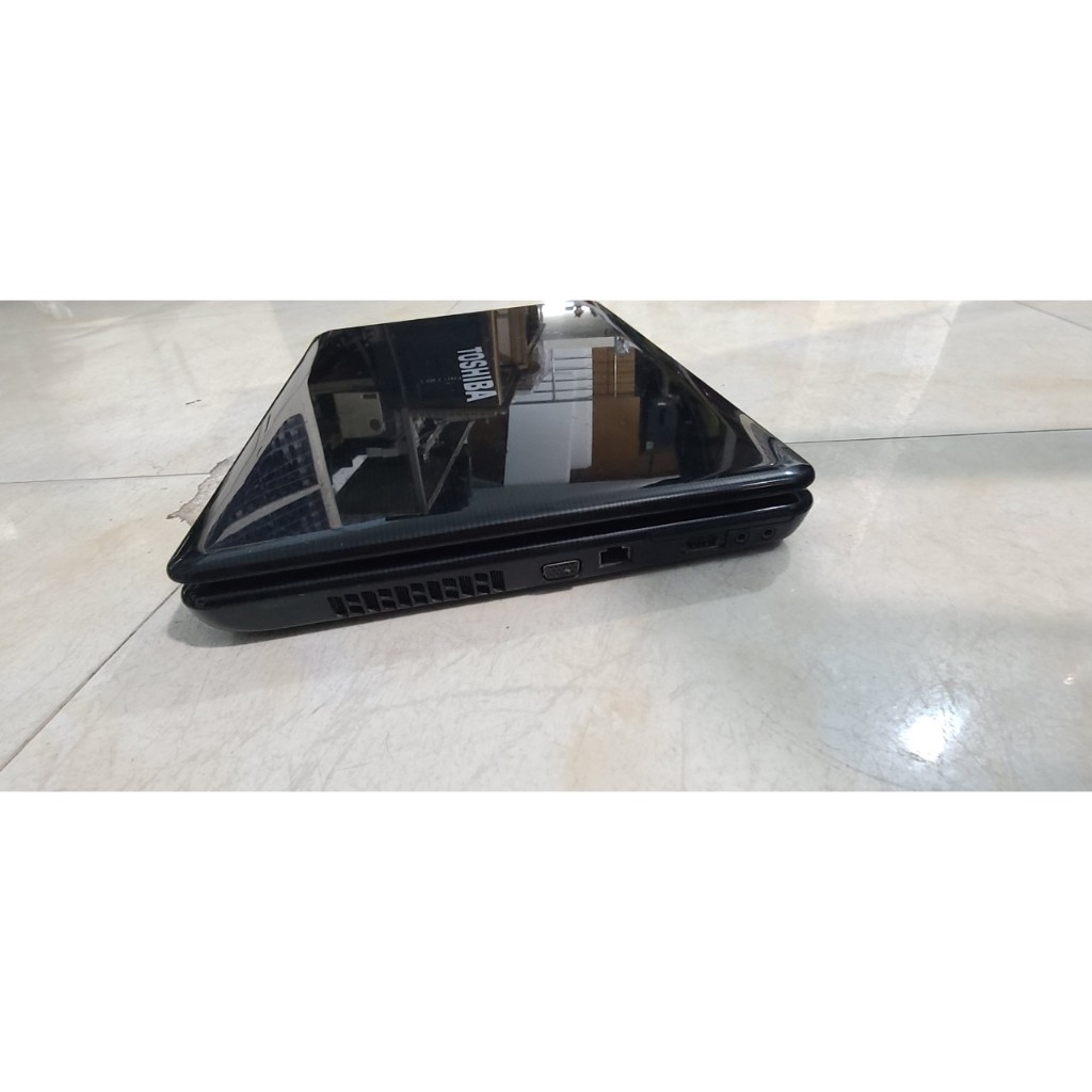 Laptop Toshiba 17in, model : L555D-S7005 pin mới có sạc