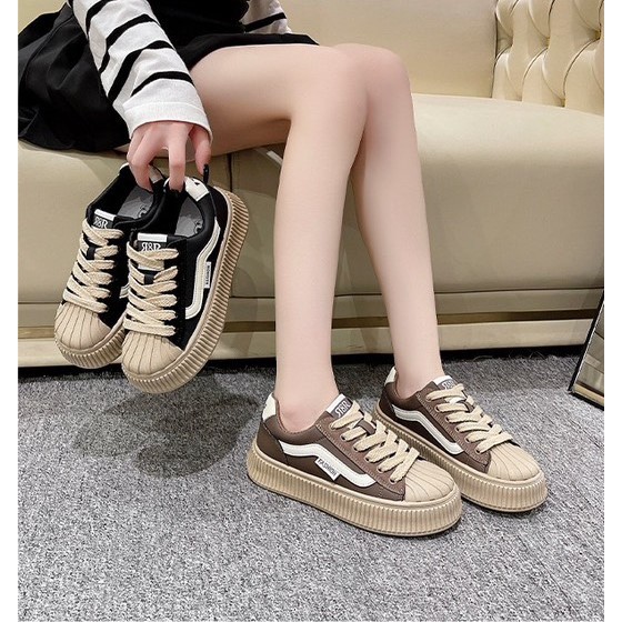 Giày nữ sneaker Mũi Sò Viền Sóng đế cao 4.5cm M 22229
