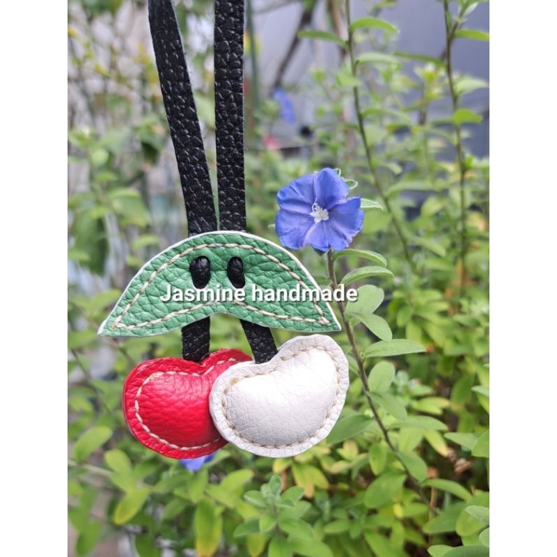 Charm/ phụ kiện treo túi/ móc khóa cherry làm bằng da bò thật, may tay