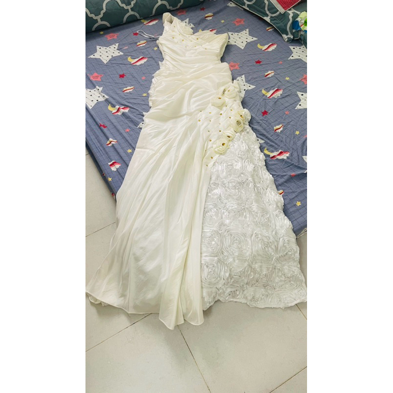 Thanh lý đầm cưới hiệu ORLY FARHO Paris vai lệch bên dáng hoa hồng thiết kế cao cấp