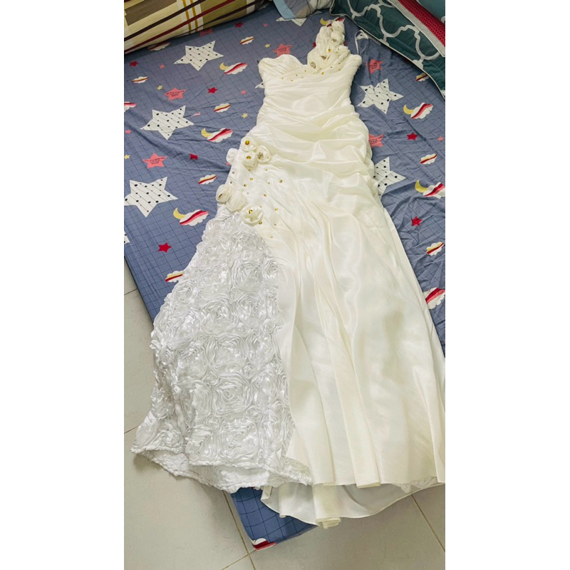 Thanh lý đầm cưới hiệu ORLY FARHO Paris vai lệch bên dáng hoa hồng thiết kế cao cấp