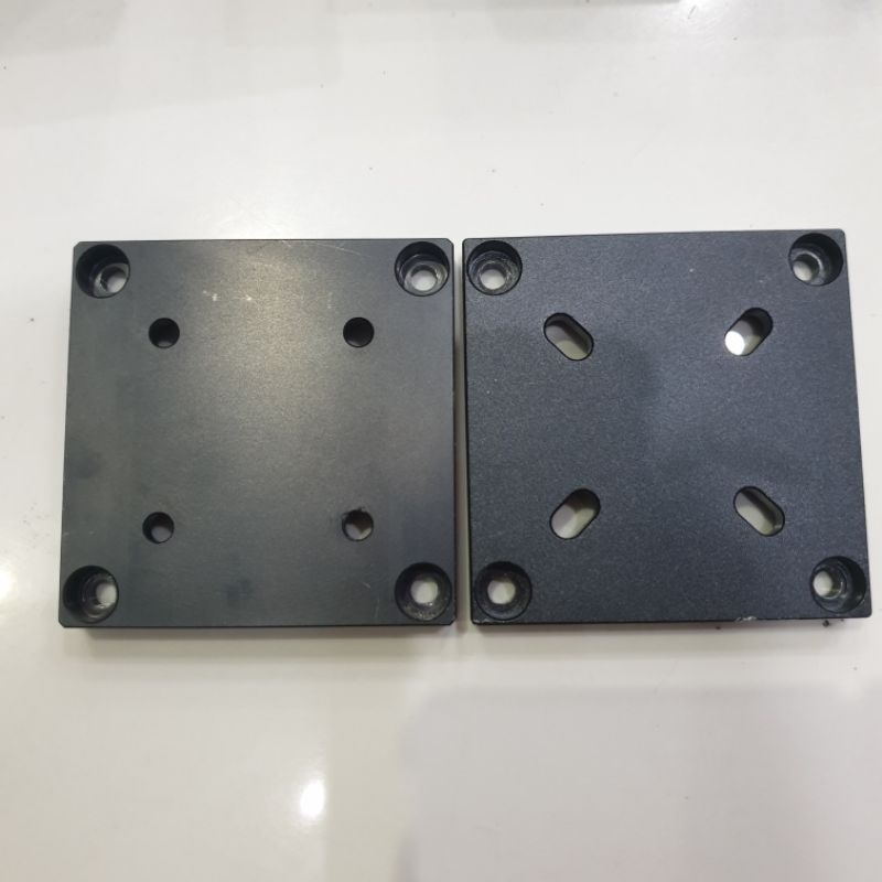 Đế nhôm vuông 60x60x8mm sẵn 8 lỗ ốc M4