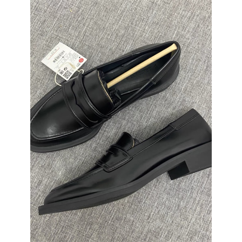 Loafer S.tra.diva.rius hàng xuất dư