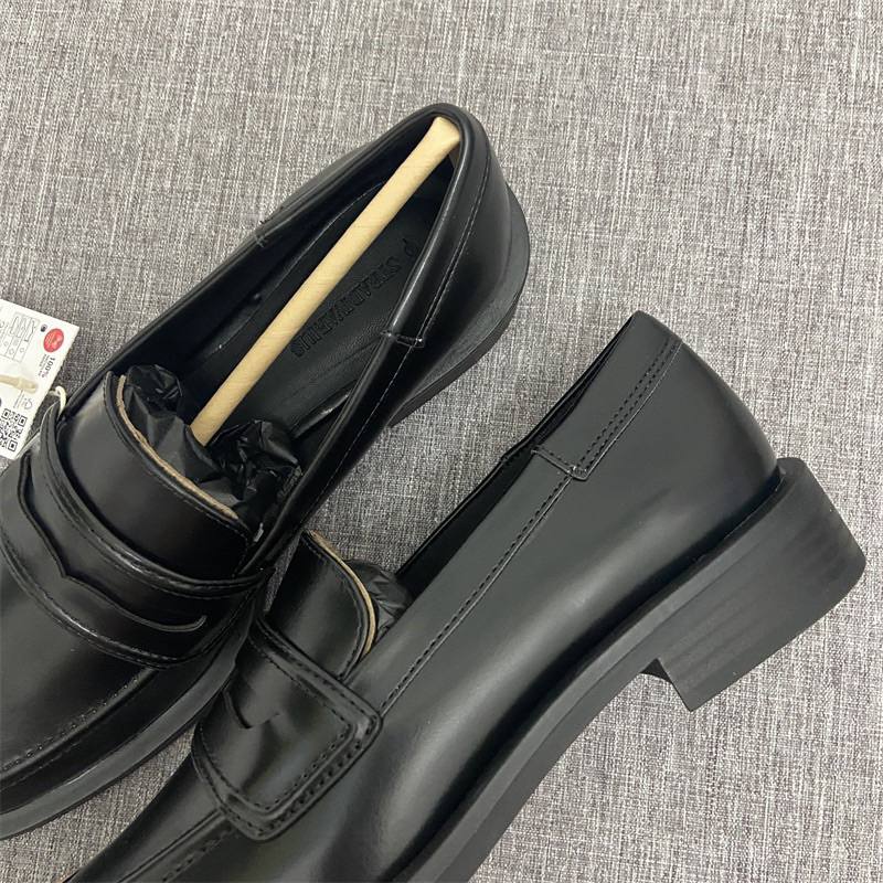 Loafer S.tra.diva.rius hàng xuất dư