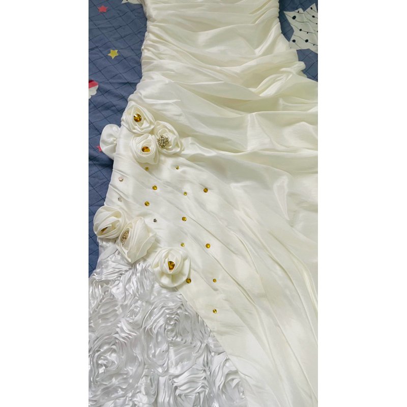 Thanh lý đầm cưới hiệu ORLY FARHO Paris vai lệch bên dáng hoa hồng thiết kế cao cấp