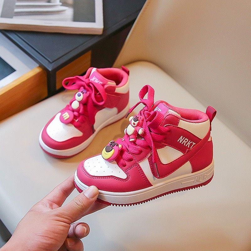 Giày thể thao gấu dâu cao cổ H401