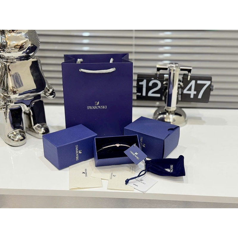 Lắc tay đính đá mặt trái tim swa lấp lánh sang trọng